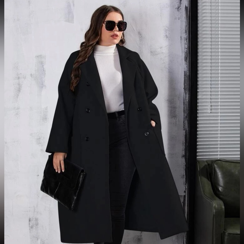 Double pocket Overcoat perfect for the fall or winter